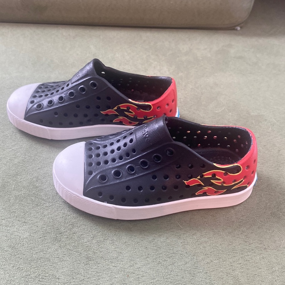 EUC Native shoes with flames